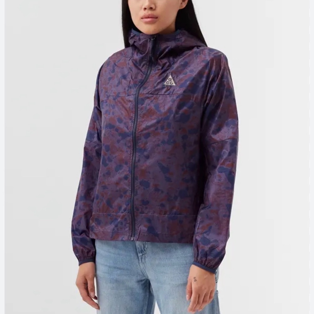 Woods Women’s Tekarra Packable Windbreaker.  Size M. New with tags.  Never worn.